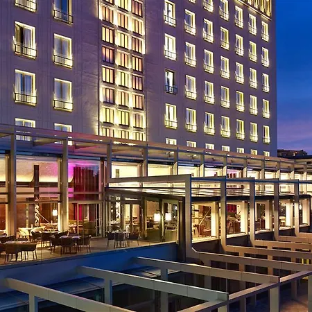 Metropol Palace, Hotel