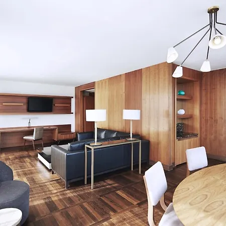 Metropol Palace, Hotel