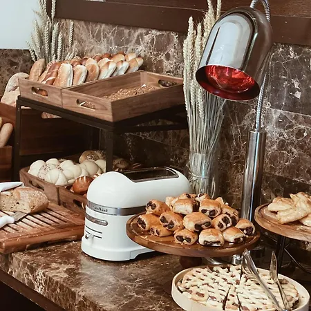 Metropol Palace, Hotel 5*