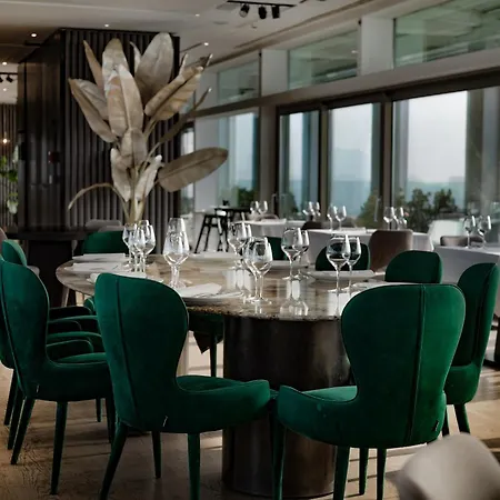 Metropol Palace, Hotel 5*