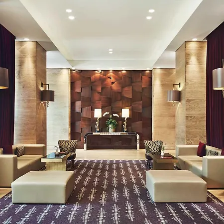 Metropol Palace, Hotel