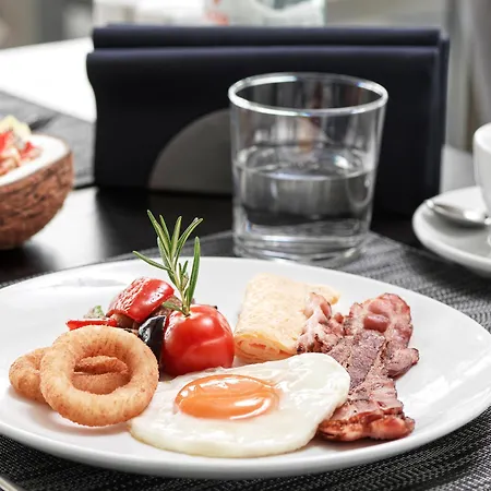 Metropol Palace, Hotel