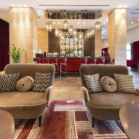 Metropol Palace, Hotel