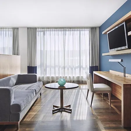 Metropol Palace, Hotel