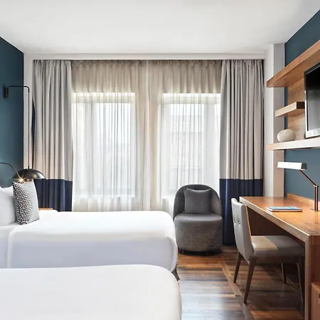 Metropol Palace, Hotel