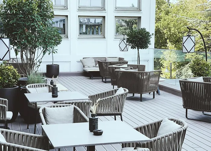 Metropol Palace, Hotel