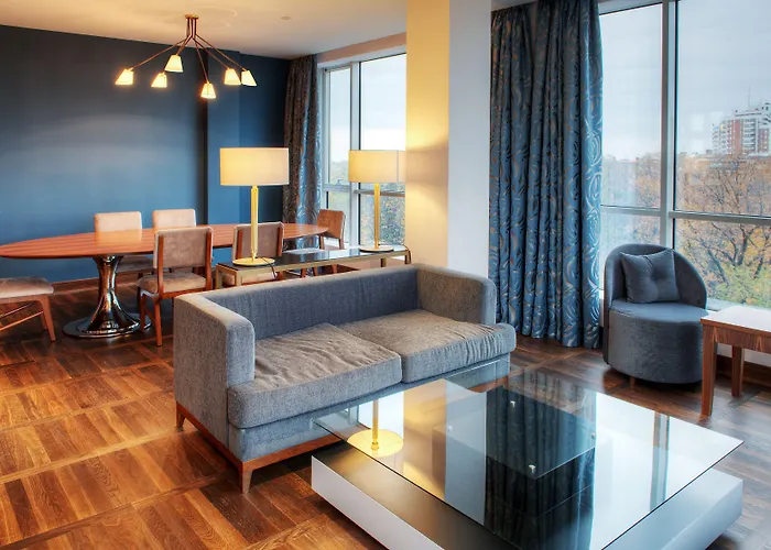 Metropol Palace, Hotel