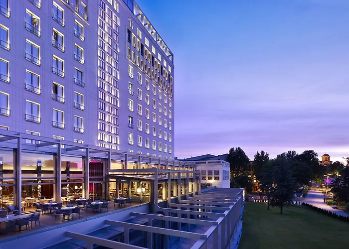 Metropol Palace, Hotel