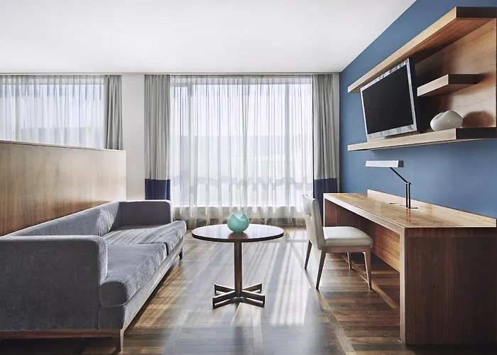 Metropol Palace, Hotel